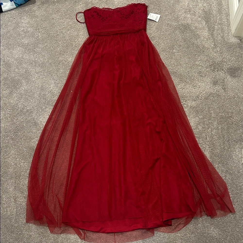Amsale Strapless lace & tulle gown in Crimson. Size 10 NWT